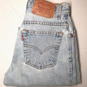 Vintage LEVI’s - High Waisted 550 Light Wash denim